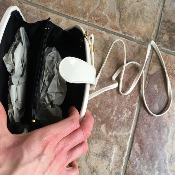 Vintage Cream Clutch - Picture 3 of 3